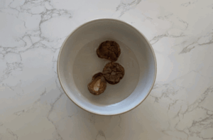 mushroom soaked in cold water